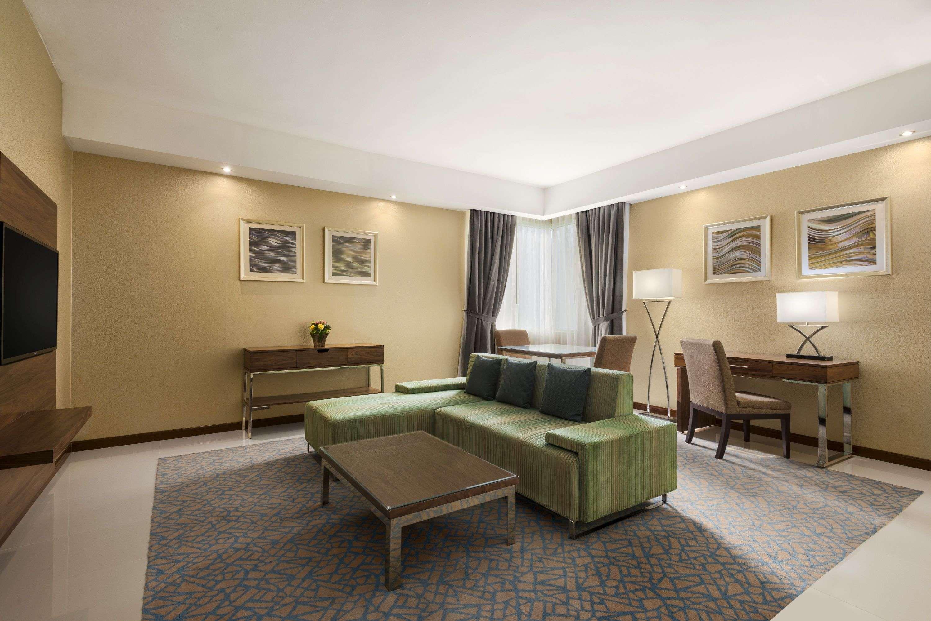 Howard Johnson By Wyndham Downtown