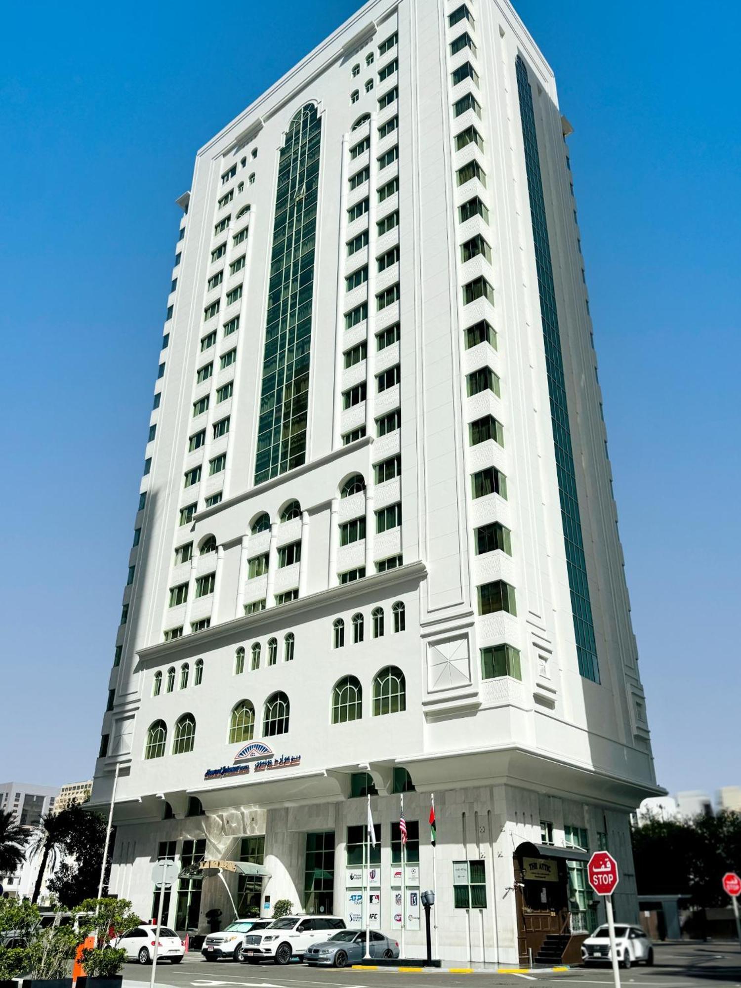 Howard Johnson By Wyndham Downtown Готель