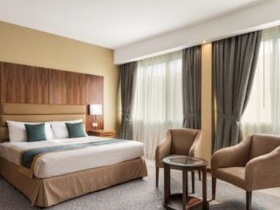 Howard Johnson By Wyndham Downtown Готель