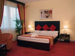 Готель Howard Johnson By Wyndham Downtown